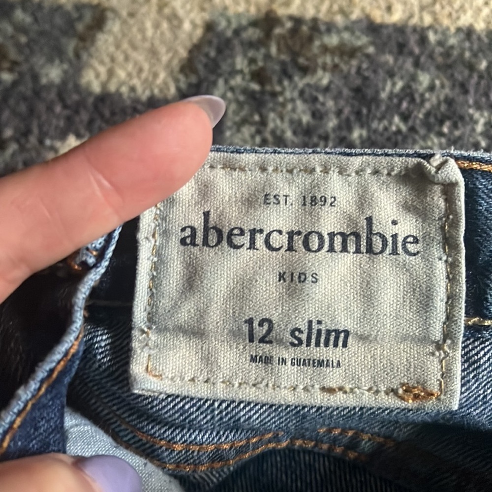Look like new! Slim fit